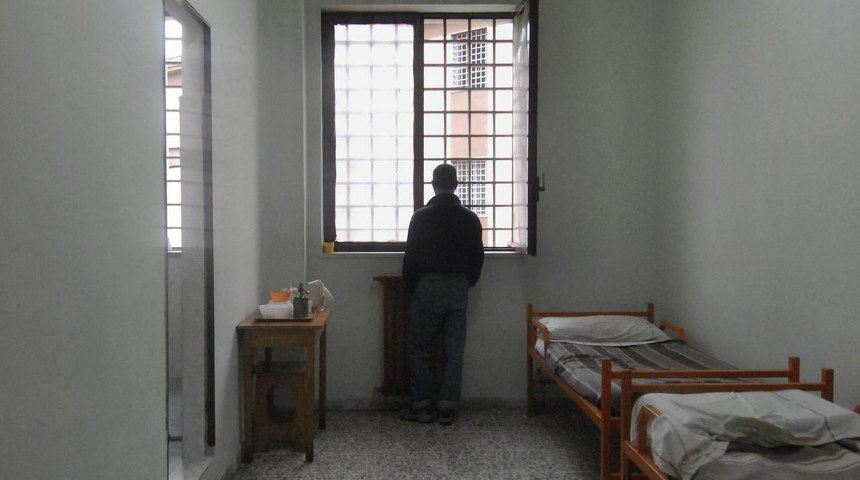 Malati psichiatrici abbandonati in strutture inadeguate e senza personale