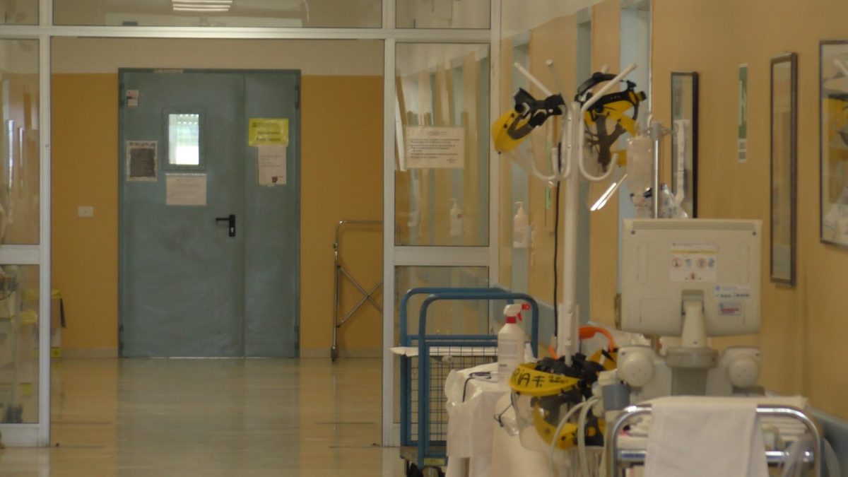 Coronavirus , è emergenza in Calabria: solo 18 posti letto rimasti per affrontare il picco pandemico