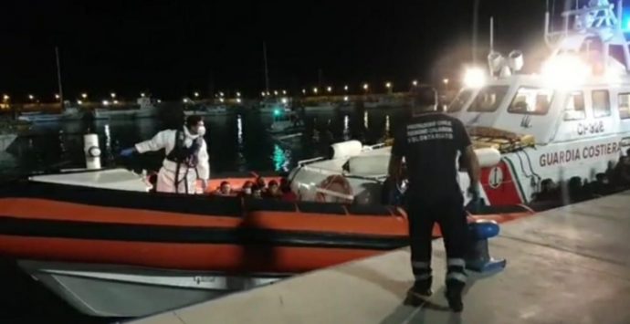 Secondo sbarco in un giorno a Roccella Jonica: arrivati 45 migranti