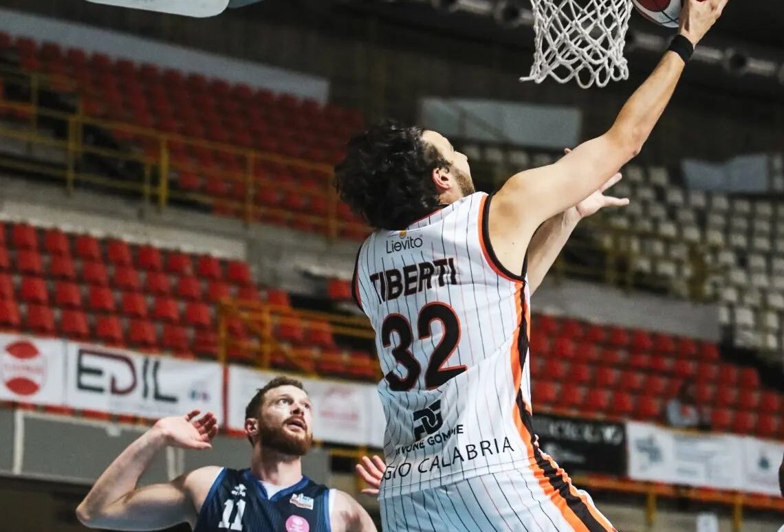 Basket, la Viola riceve la Virtus Padova: serve una vittoria per sperare ancora