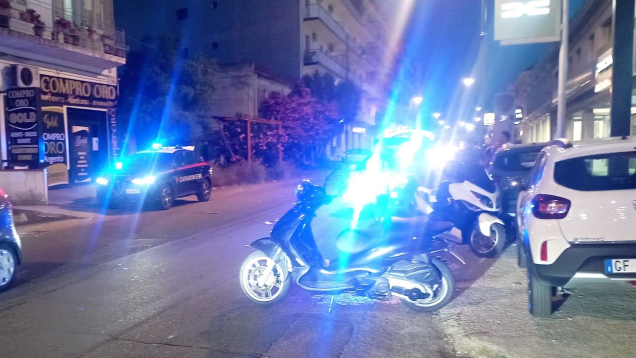 Incidente stradale a Gioia Tauro, anziano investito da uno scooter: trasportato in ospedale