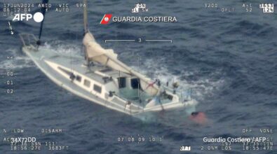 Naufragio migranti, la Guardia Costiera: “35 corpi recuperati”